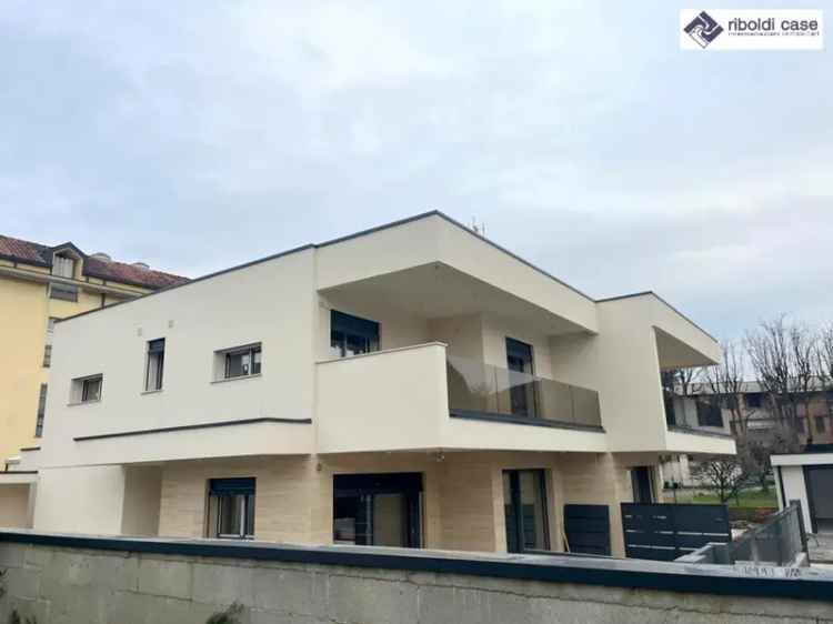 Villa in VIA PASTORE, Giussano, 4 locali, 3 bagni, giardino privato