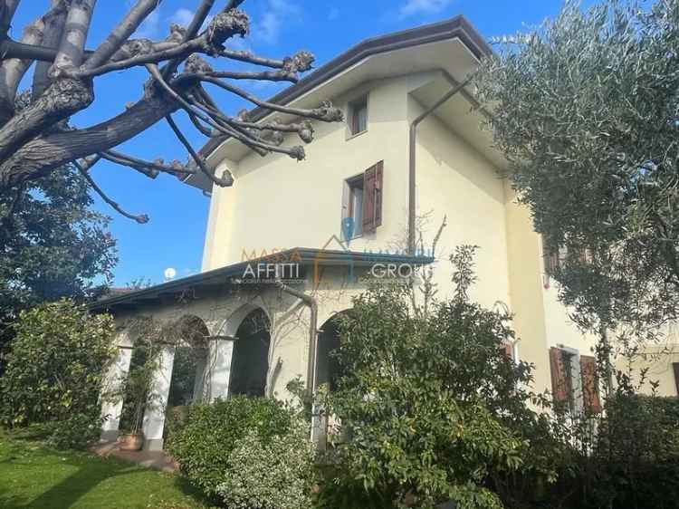 Villa a schiera in Via Debbia Vecchia 45, Montignoso, 9 locali, garage