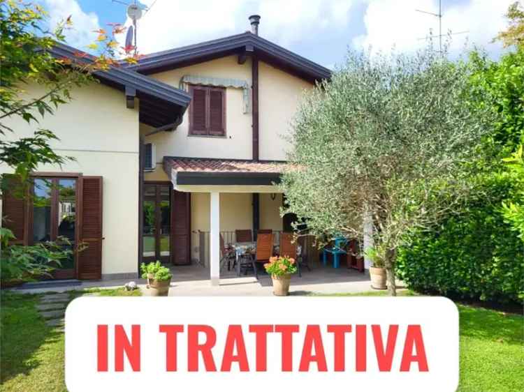 Villa a schiera in VIA PARADISO, Somma Lombardo, 4 locali, 2 bagni