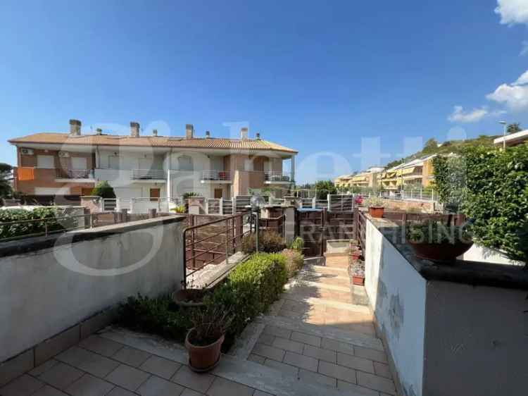 Villa a schiera in Via DELL'ACQUAROLE 74, Formia, 4 locali, 3 bagni