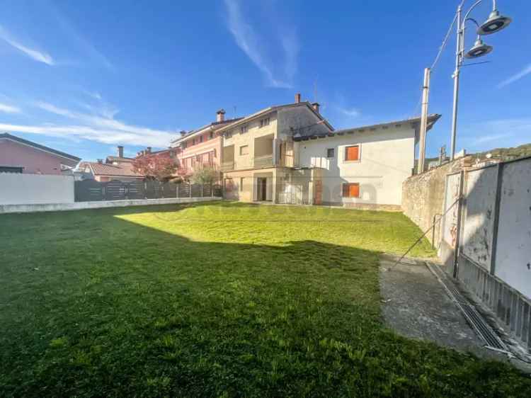 Villa a schiera in Corso Friuli 8, Medea, 5 locali, 1 bagno, 188 m²