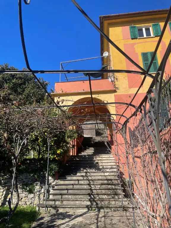 Appartamento in Via Salvo D'Acquisto, Recco, 8 locali, 2 bagni, 180 m²