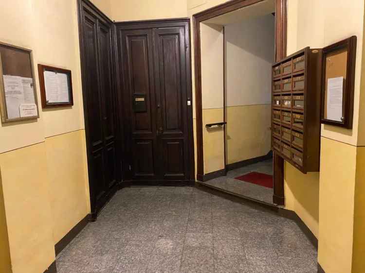 5 Locali in vendita in Via Principi d'Acaja 1, Torino -  n° 530903