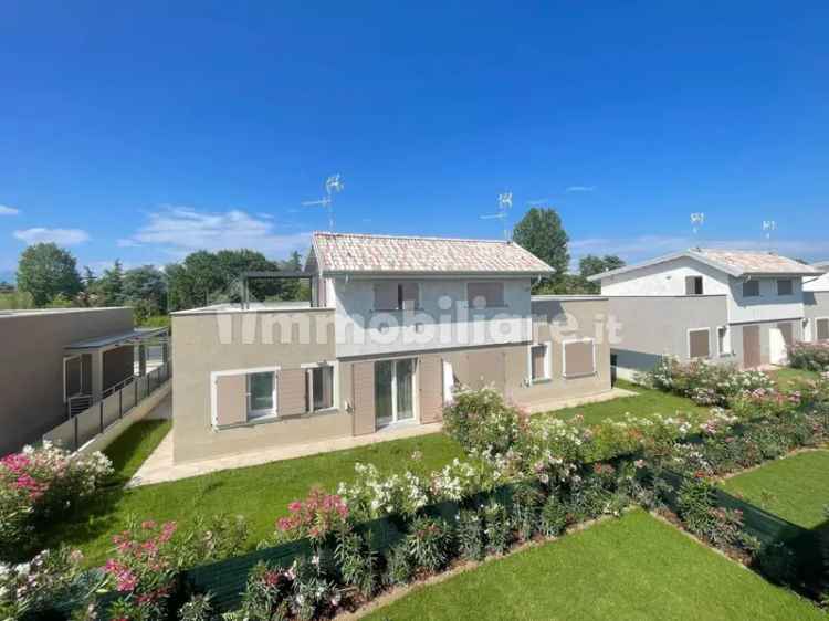 Villa bifamiliare via Lugana, Centro, Peschiera del Garda