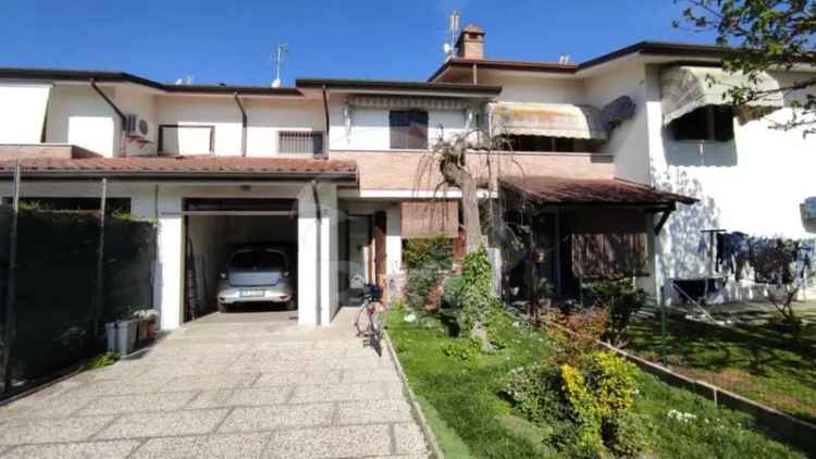 Villa in Via Don Giovanni Minzoni 25, Fiscaglia, 6 locali, 2 bagni