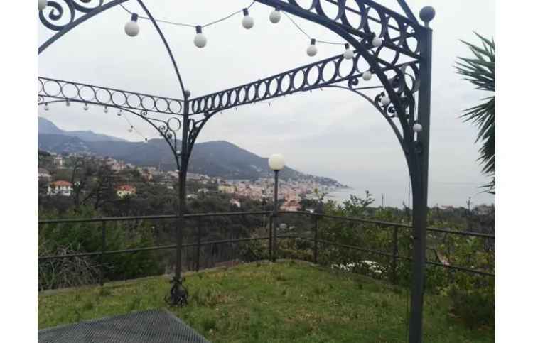 Villa in vendita a Celle Ligure