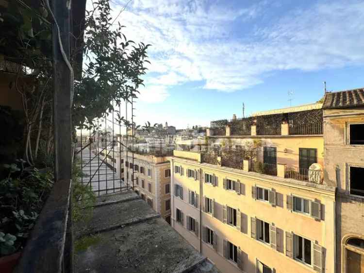 Attico piazza della Madonna dei Monti, Monti, Roma