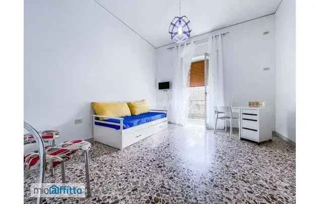 Affitto 3 camera appartamento di 90 m² in Naples