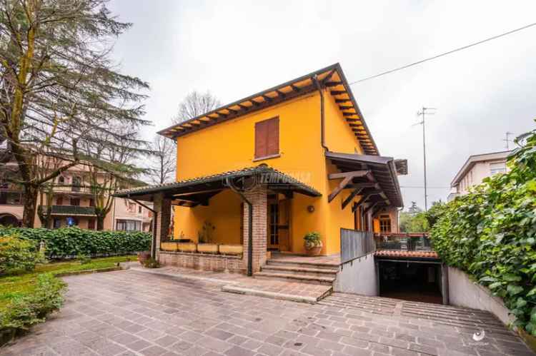 Villa unifamiliare via Giacomo Matteotti 11, Centro, Vignola