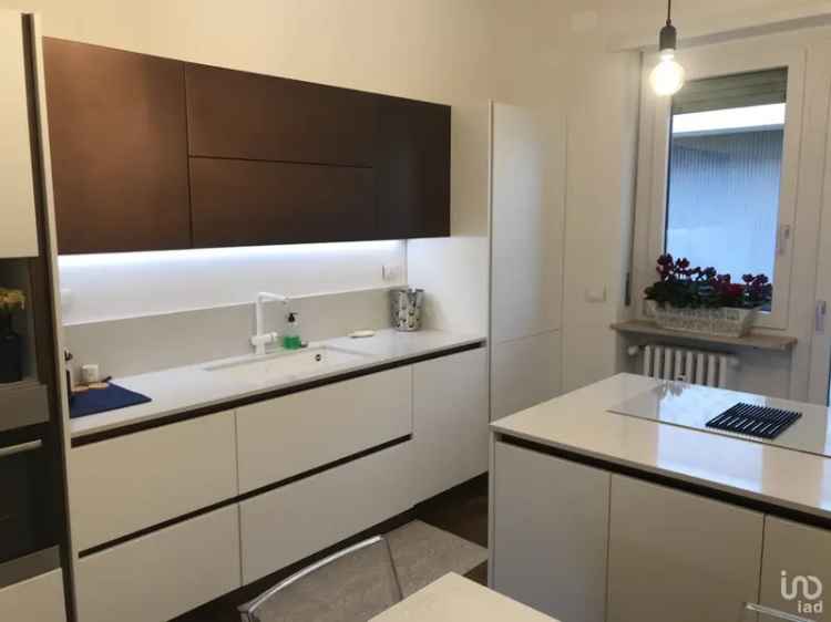 Vendita appartamento 9 locali di 250 m² a Torino (10141) - 52118 - iad