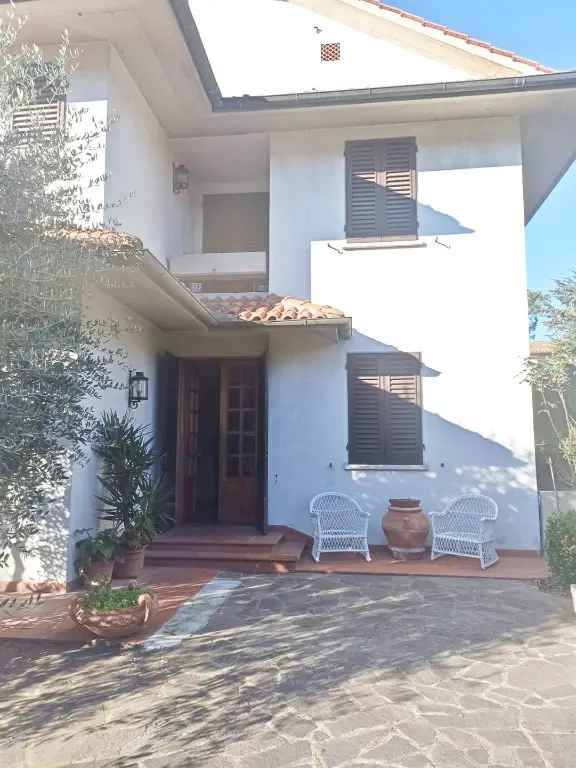 Villa in Via montebianco 80, Poggibonsi, 12 locali, 4 bagni, 400 m²