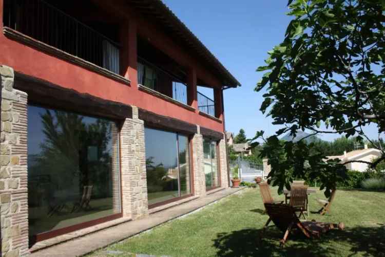 Villa in Via Vincenzo Ottaviani, Camerino, 8 locali, 3 bagni, arredato