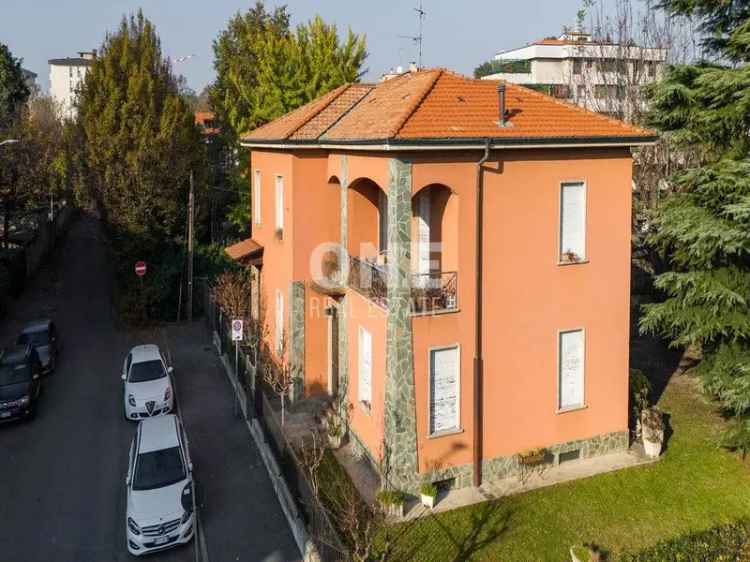 Villa in Via Sgambati 4, Monza, 6 locali, 2 bagni, giardino privato