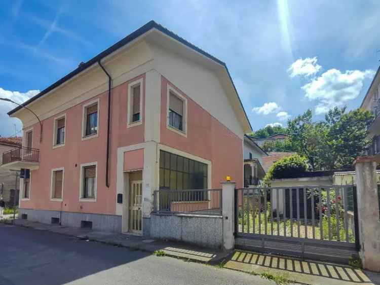 Villetta bifamiliare in VIA MONSIGNOR BERTOLOTTI, Cairo Montenotte