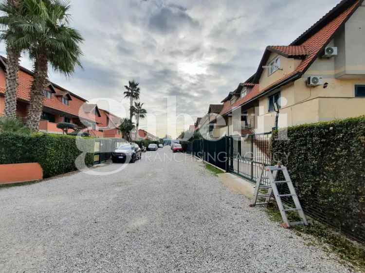 Villa a schiera in Via RIPUARIA 445, Giugliano in Campania, 7 locali