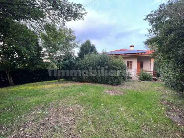 Villa unifamiliare via Varese 20, Centro, Pasian di Prato