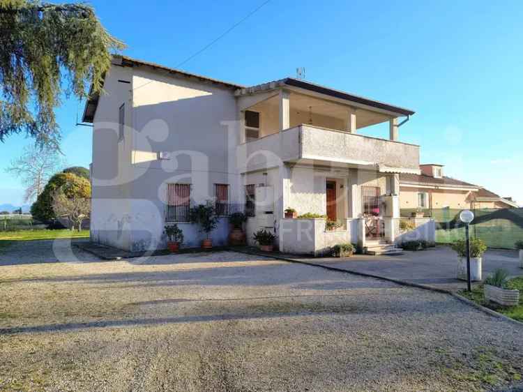 Casa Indipendente in Strada Piscinara Sinistra, 3, Latina (LT)