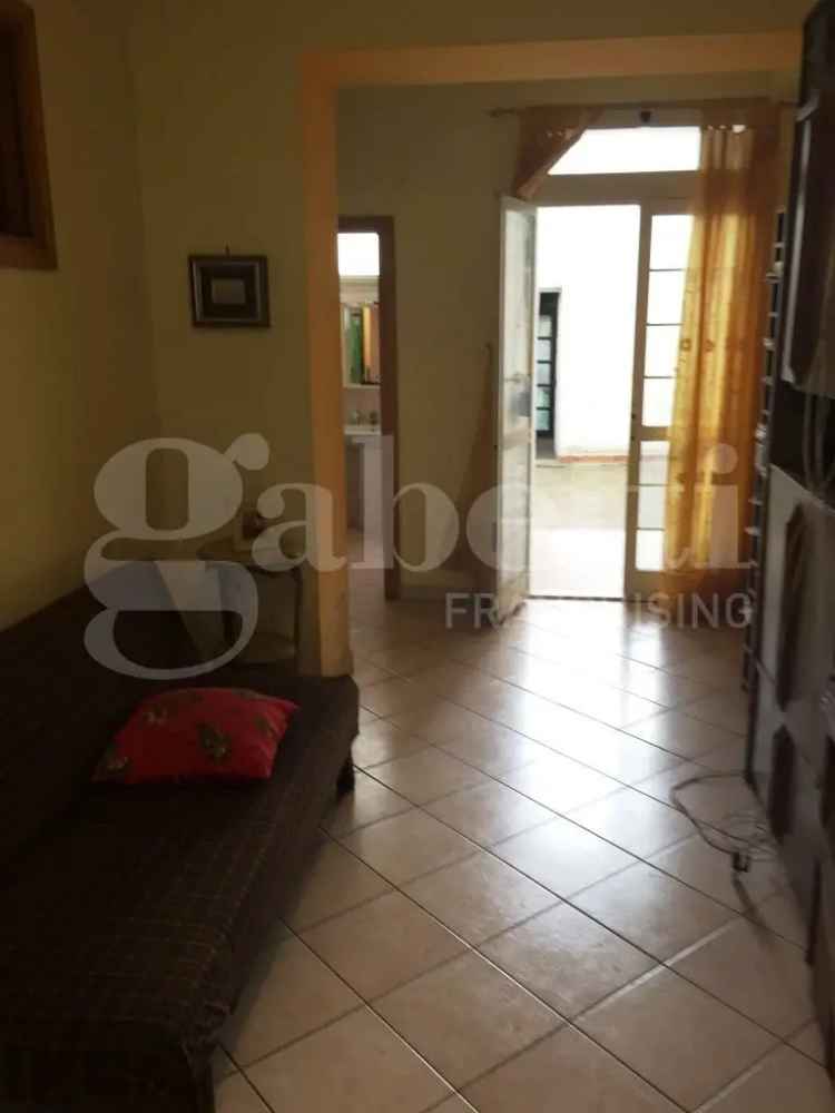 Casa Indipendente in Via Vittorio Emanuele, Cellole (CE)