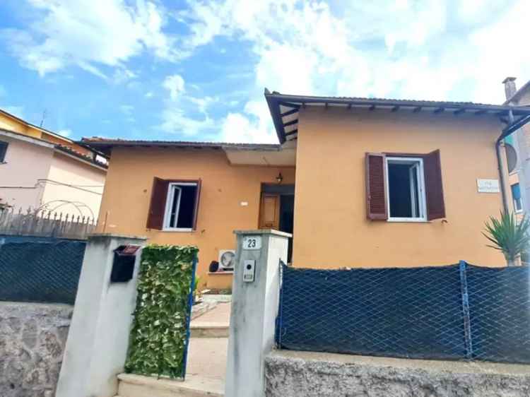 Appartamento in Via Sant'Antimo, Fara in Sabina, 1 bagno, 80 m²