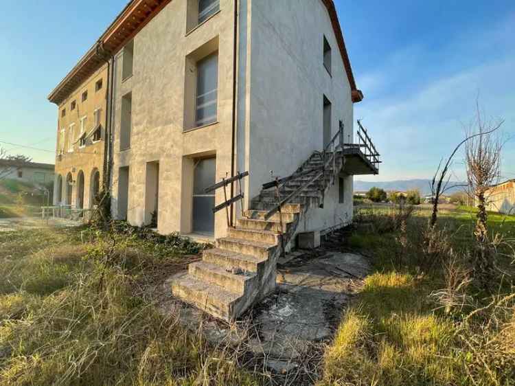 Villa plurifamiliare via di Paganico, Centro, Capannori