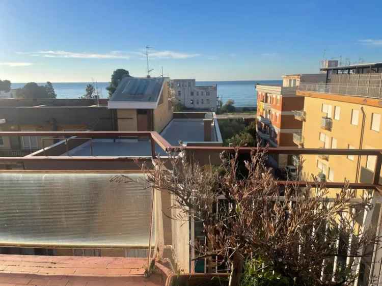 Appartamento in Viale Europa, Terracina, 5 locali, 2 bagni, 90 m²