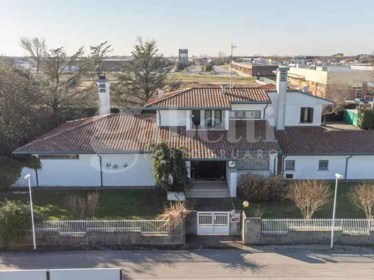 Villa singola in Via Manuzio 6, Portogruaro, 5 locali, 3 bagni, 370 m²