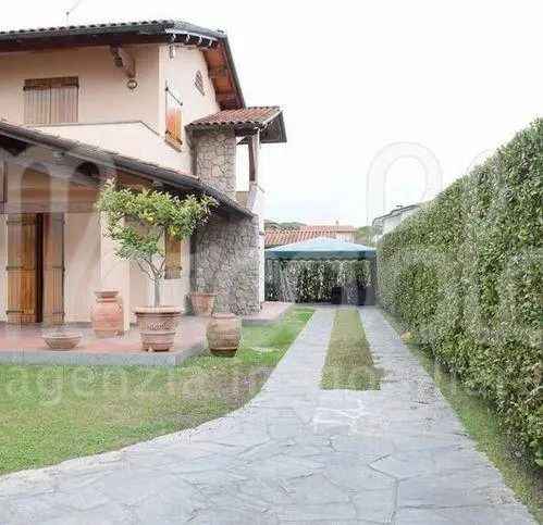 Villa unifamiliare via Versilia, Vittoria Apuana, Forte dei Marmi