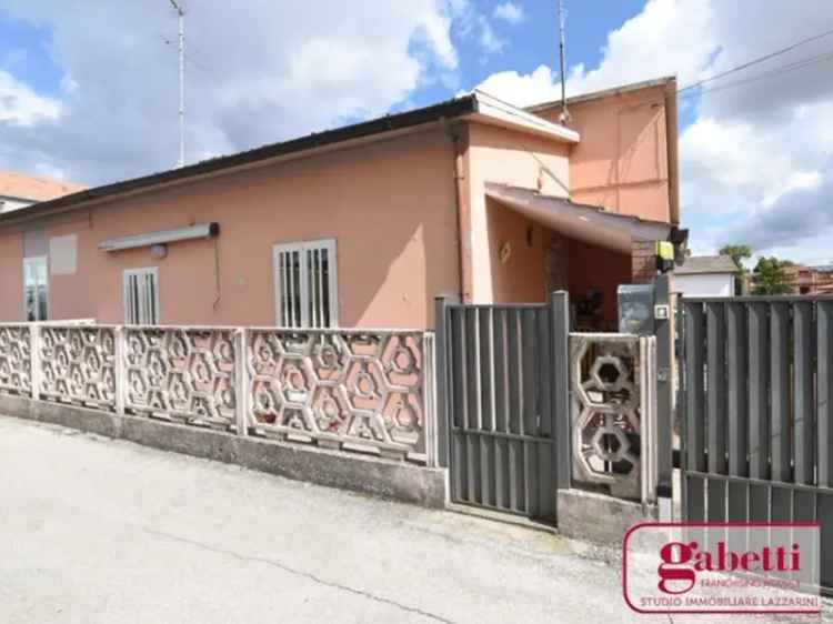 Villa in Via Capitano Ulivelli 10, Civita Castellana, 3 locali, 75 m²