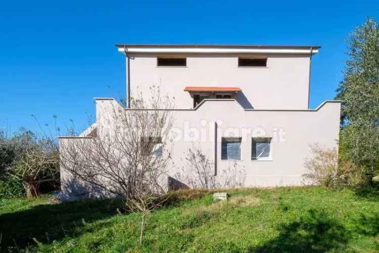 Villa in Via Canale, 00, Manziana (RM)