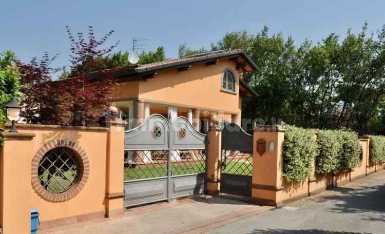 Villa unifamiliare via Emilia, Vittoria Apuana, Forte dei Marmi