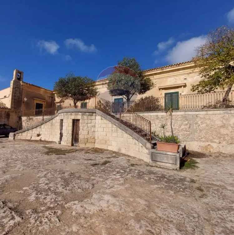 Villa bifamiliare via Isola dei Porri, Contrade di Marina di Ragusa, Ragusa