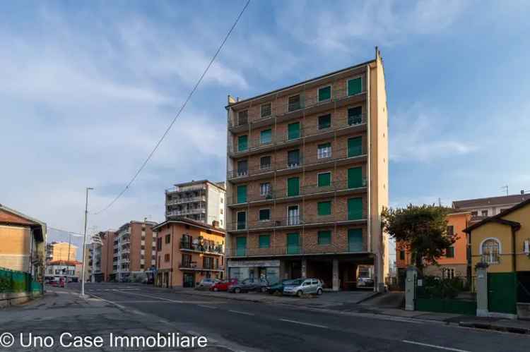 Appartamento in Via torino 135, Ivrea, 5 locali, 1 bagno, 115 m²