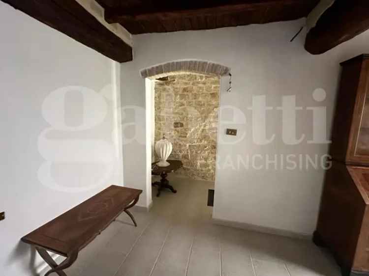 Appartamento in Via Del Giglio, 37/35, Foligno (PG)