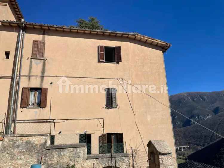 Terratetto Indipendente Centro Storico Cerreto di Spoleto