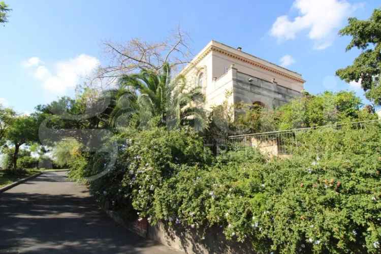 Villa unifamiliare via Santa Sofia , 63, Cittadella - Policlinico, Catania