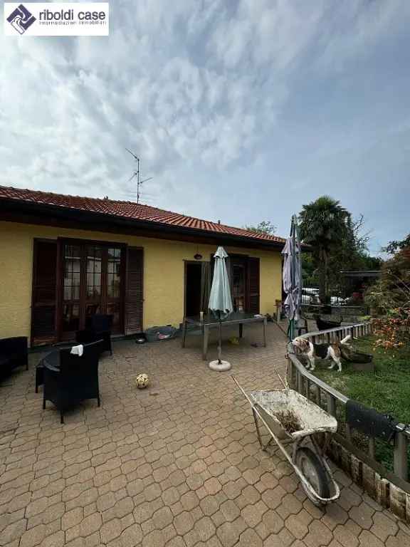 Villa in VIA PER CESANO, Desio, 5 locali, 1 bagno, giardino privato