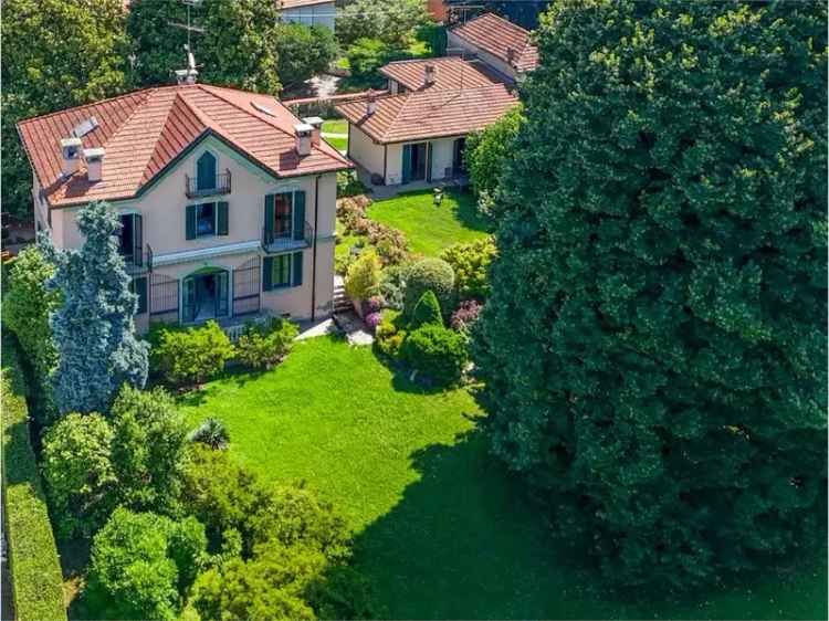 Villa in Via alla punta, Sesto Calende, 10 locali, 5 bagni, garage