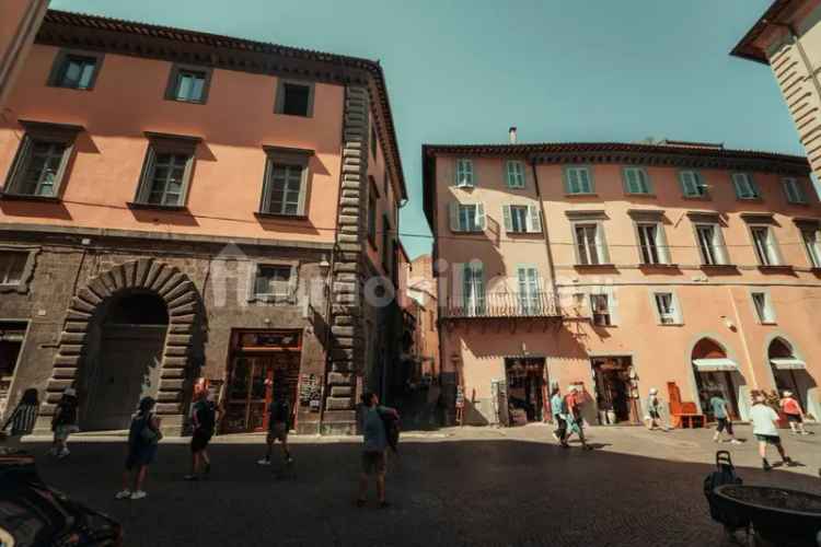 Quadrilocale piazza Cesare Fracassini 13, Centro, Orvieto