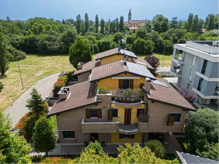 Villa in Chiesa saliceta san giuliano 51, Modena, 10 locali, 4 bagni