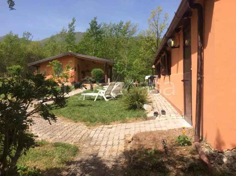 Villa in in vendita da privato a Tramutola contrada Pietragrattara, 33