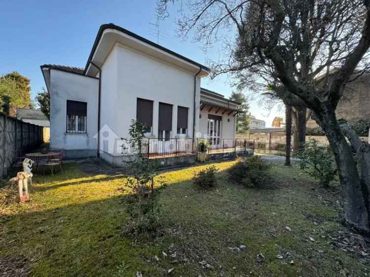 Villa bifamiliare viale Cadore, Ospedale, Busto Arsizio