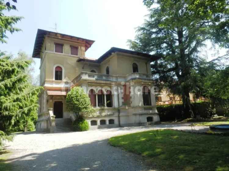 Villa unifamiliare via Castiglioni, Biumo Inferiore - Superiore, Varese