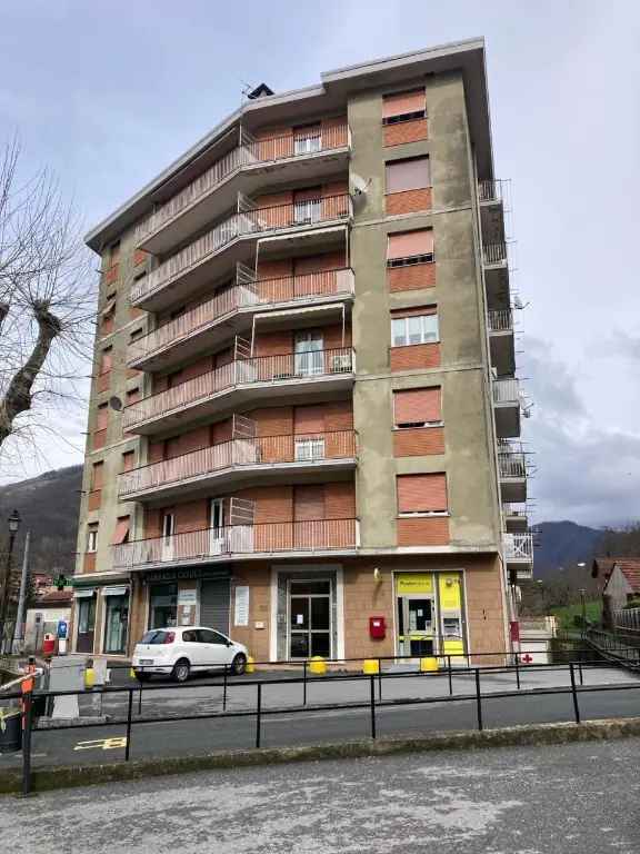 Appartamento in Via Roma 15, Montoggio, 5 locali, 1 bagno, garage