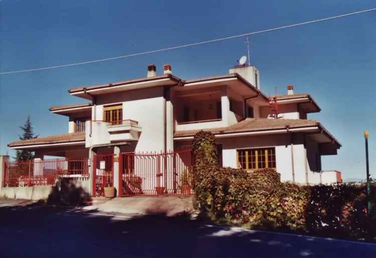 Villa in VIA ALCIDE GASPERI 45, Rogliano, 10 locali, 3 bagni, 500 m²