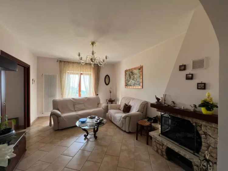 Appartamento in Via Casa Vicinanza, Salerno, 1 bagno, con box, 150 m²