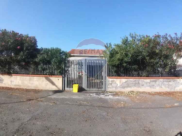 Villa in Via Blennio, Catania, 4 locali, 2 bagni, giardino privato