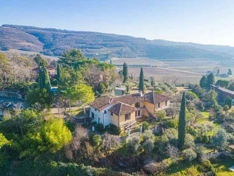 Villa bifamiliare via Strada Nuova 11, Arbizzano-santa Maria, Negrar di Valpolicella