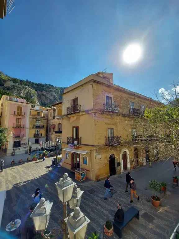 Appartamento in Piazza Garibaldi, Cefalù, 6 locali, 3 bagni, arredato