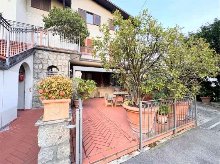 Villa in Via Rondinera 2, Rogno, 13 locali, 5 bagni, giardino privato