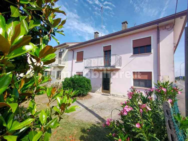 Villa a schiera 5 locali, da ristrutturare, Piano, Ariano nel Polesine